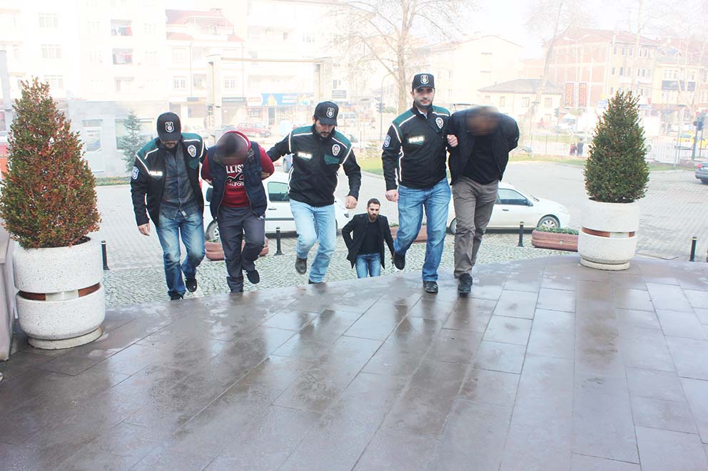 YILBAŞI ÖNCESİ BÜYÜK VURGUN 26 Kilo esrar ele geçirildi