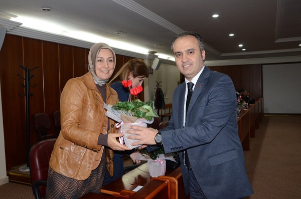 Aktaş’tan Meclis Üyesi Bayanlara çiçek