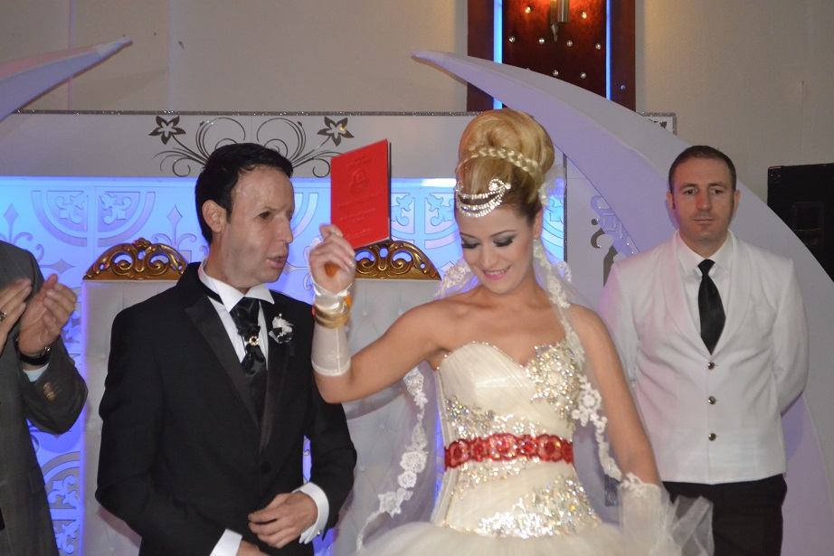 Yeni yüzüyle dünya evine girdi