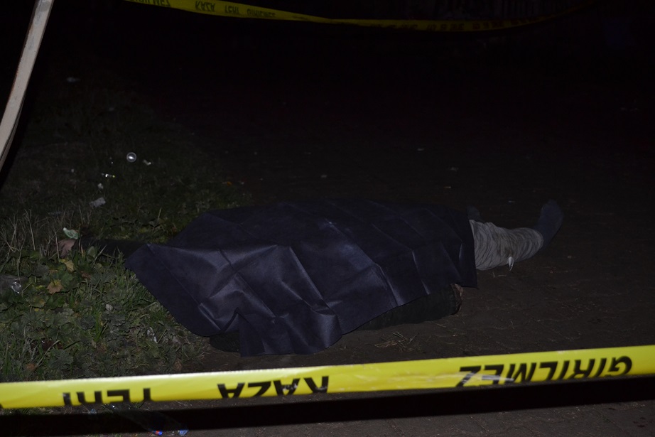 Eve 100 metre kala hayata veda etti