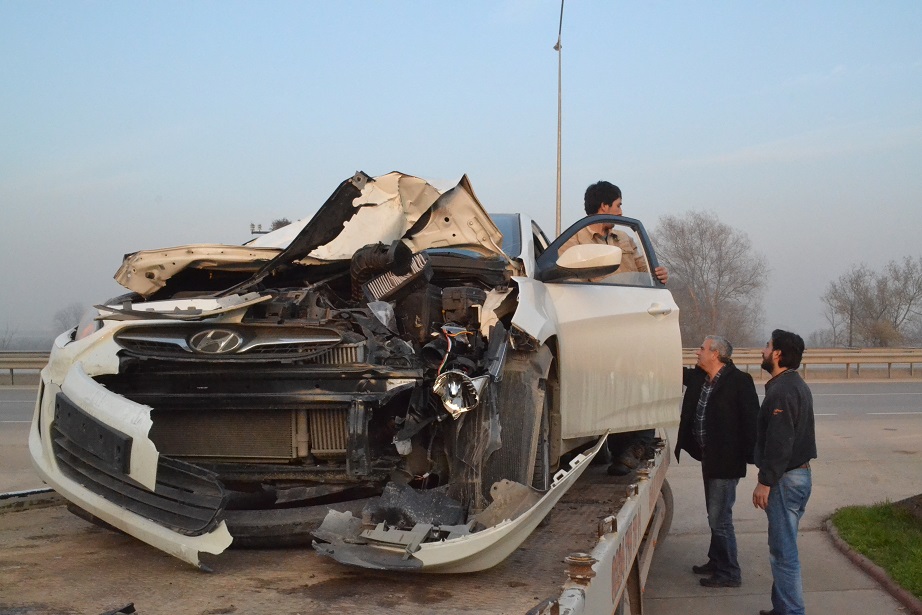 Bariyerlere saplandı