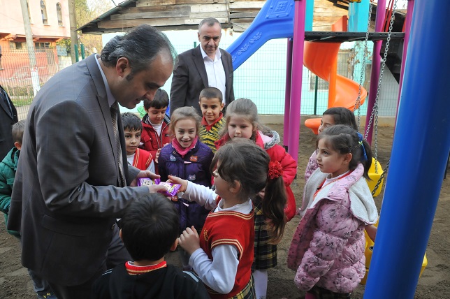 Bir çocuk parkı da Edebey’e