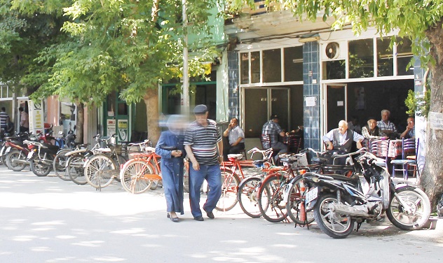 Kaldırımlar tamam sıra yayalarda