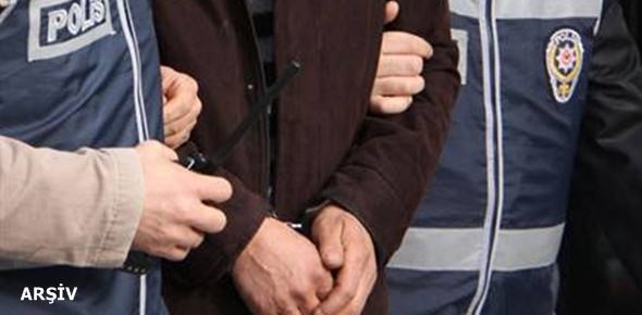 Camı kırıp parayı çaldılar