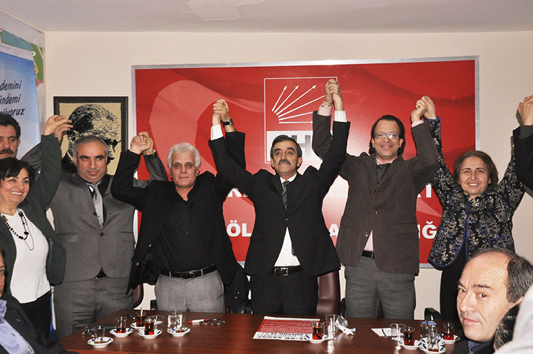 CHP’de vekillik istifaları