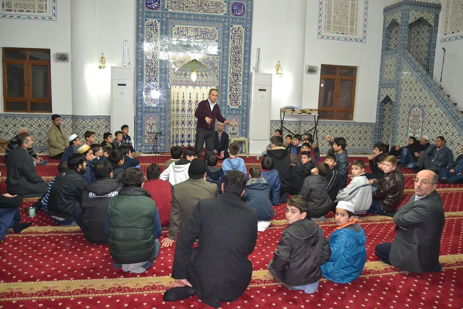 Aktaş, camide çocuklarla buluştu