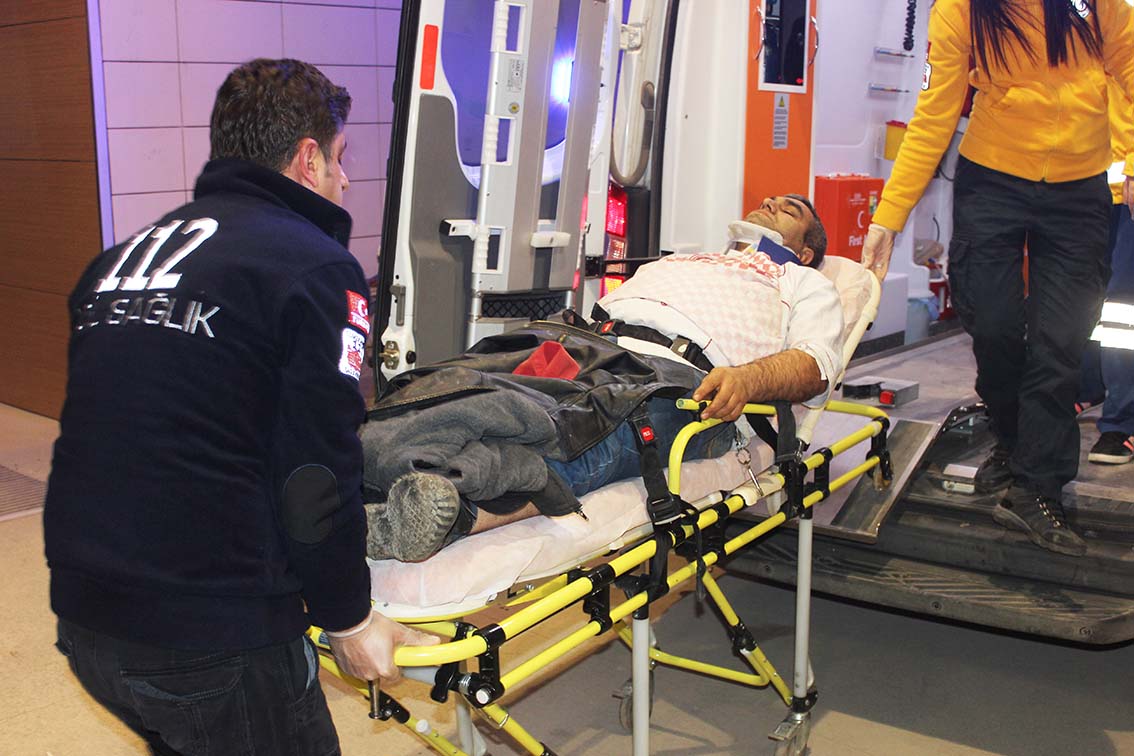 Otomobil ile motosiklet çarpıştı; 1 yaralı