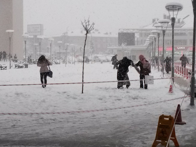 Kaygan zemin tedirgin ediyor