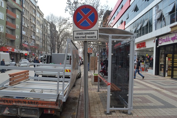 Otobüs gelmeden durak geldi