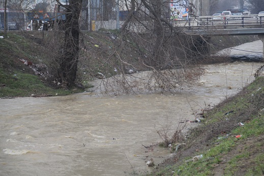 Bedre deresi kirli akıyor