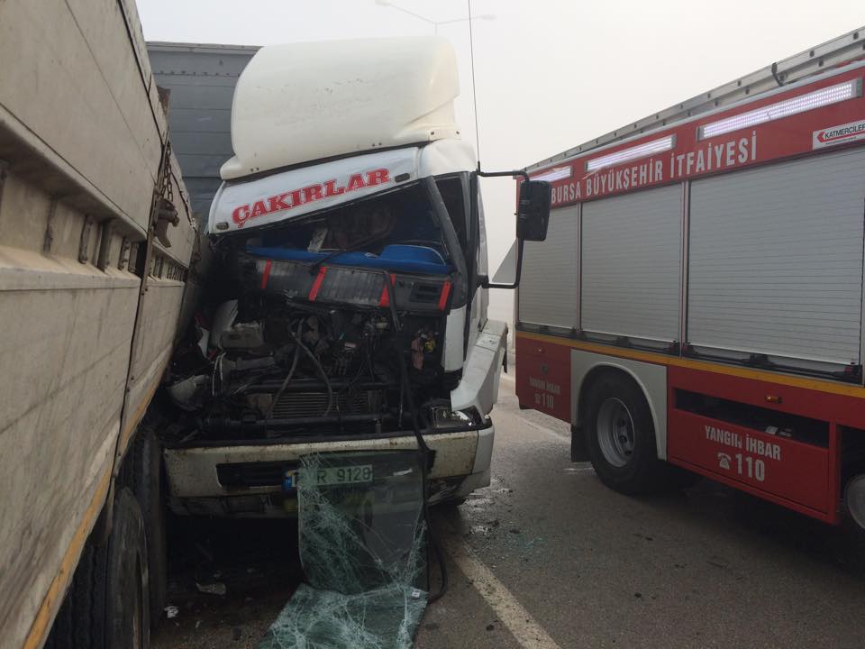 TIR kazası ucuz atlatıldı