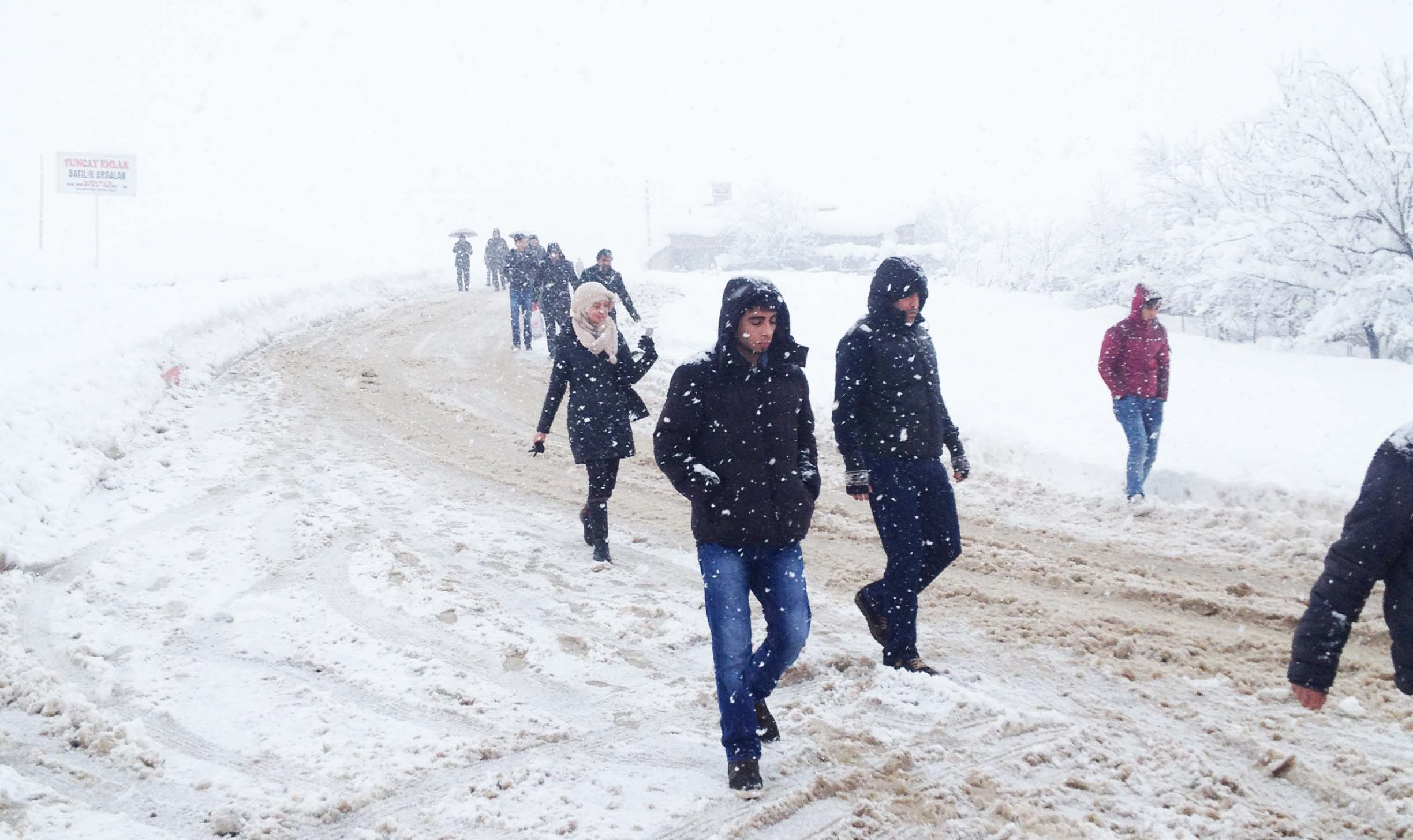 Otobüs çıkmayınca vatandaş yürüdü
