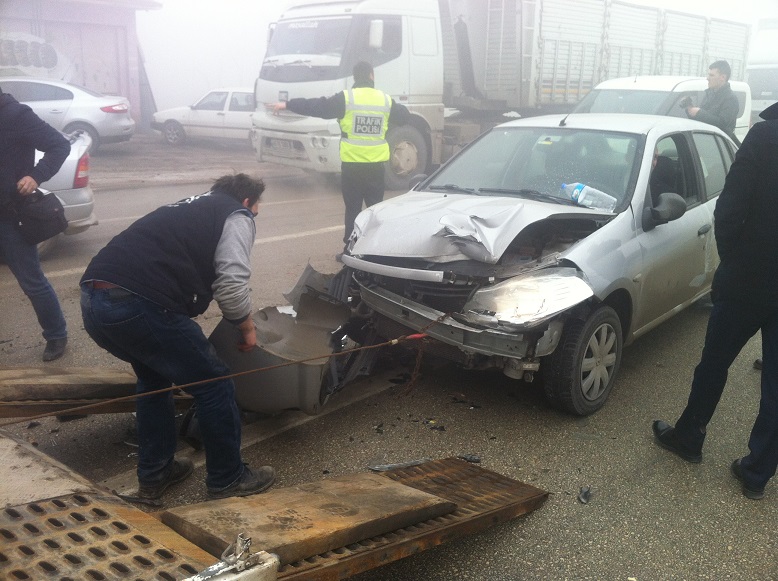 Zincirleme kazada 2 kişi yaralandı