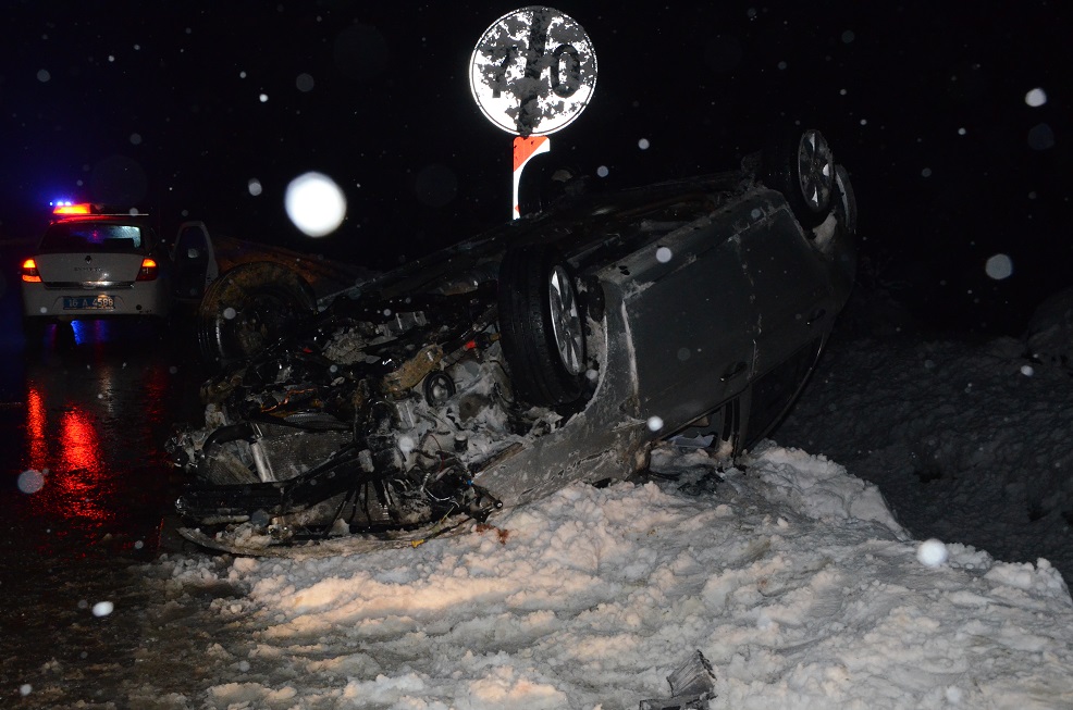 Takla atan araçta 2 kişi yaralandı