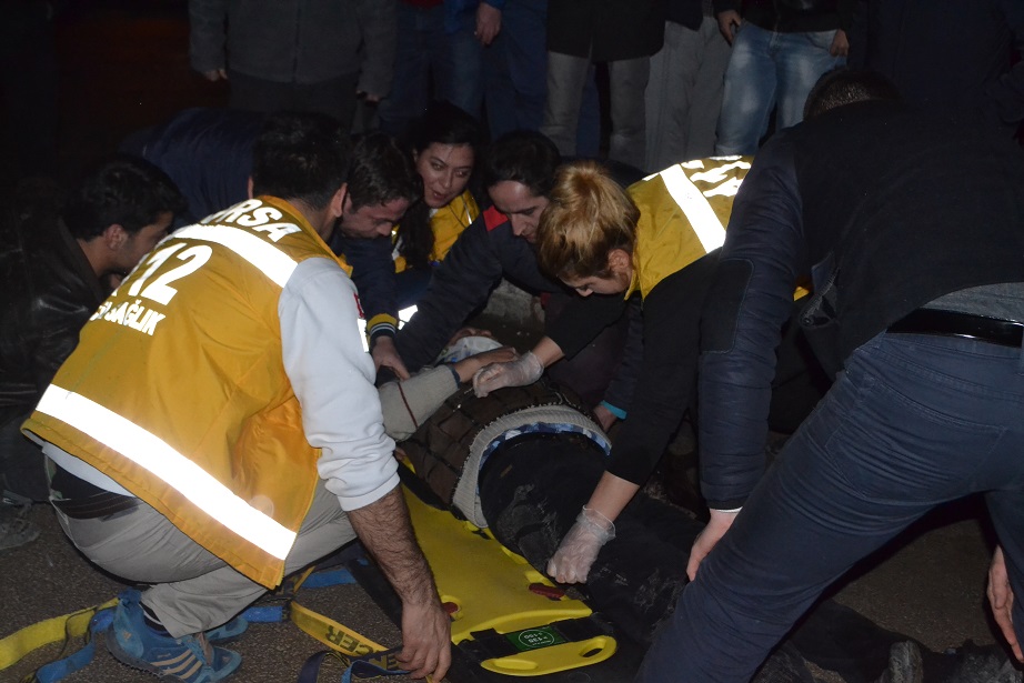 Yerde yatanın dayısı olduğunu görünce