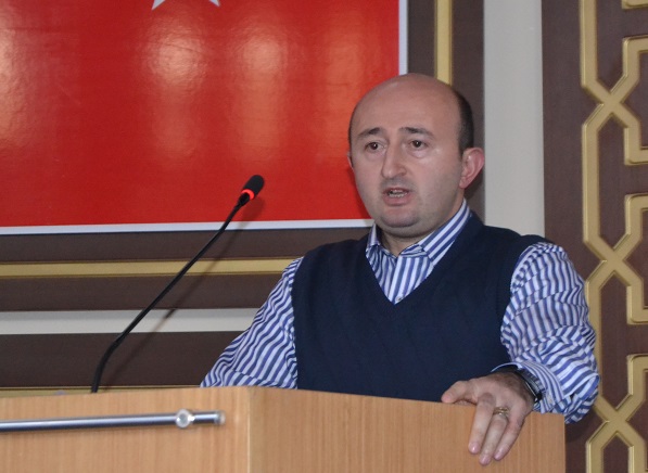 Meyve fidanlarını budama eğitimi verildi