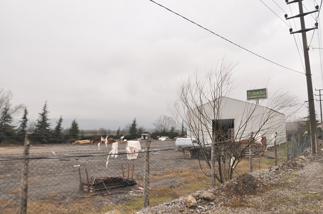 Yüksek gerilim hattı yerlerde