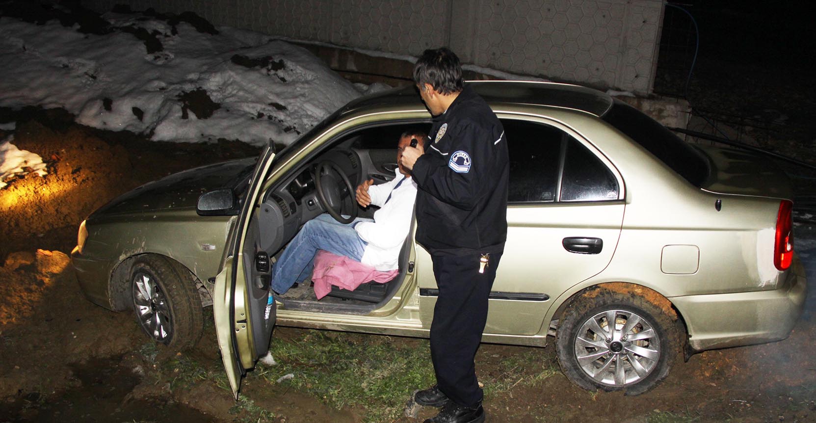 Alkolün etkisiyle kazayı komediye çevirdi