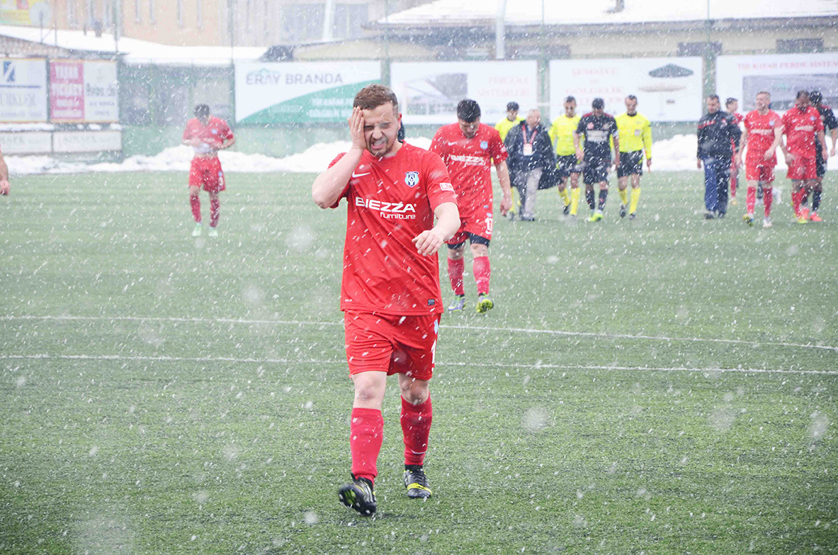 Gençler’in boynu yine bükük