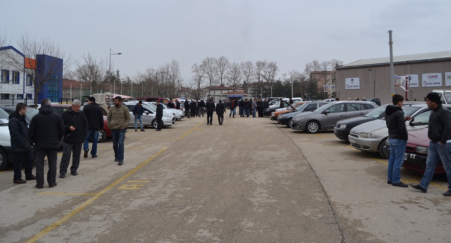 Oto pazarında satışlar devam ediyor