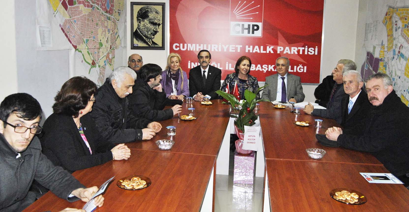 Aday adayları İnegöl’e akın ediyor