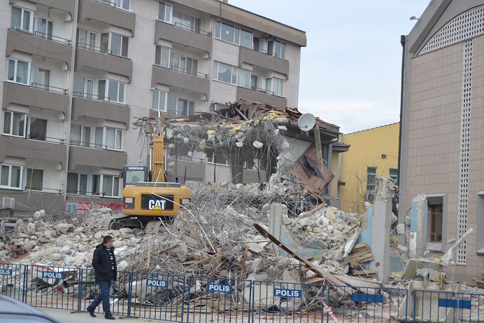 Cami alanı genişledi