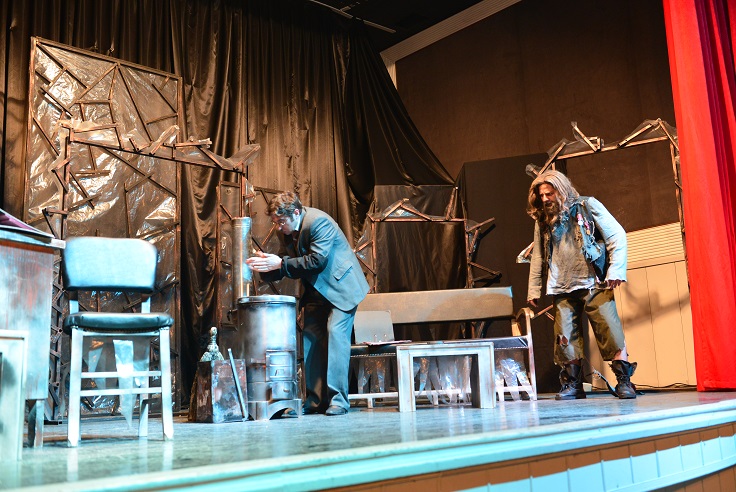 Buzlar Çözülmeden tiyatro oyunu sahnelendi