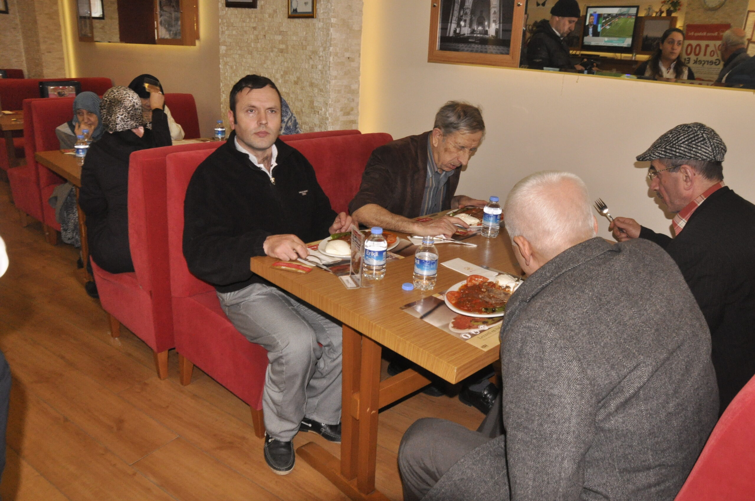 Huzurevi sakinlerini unutmadı