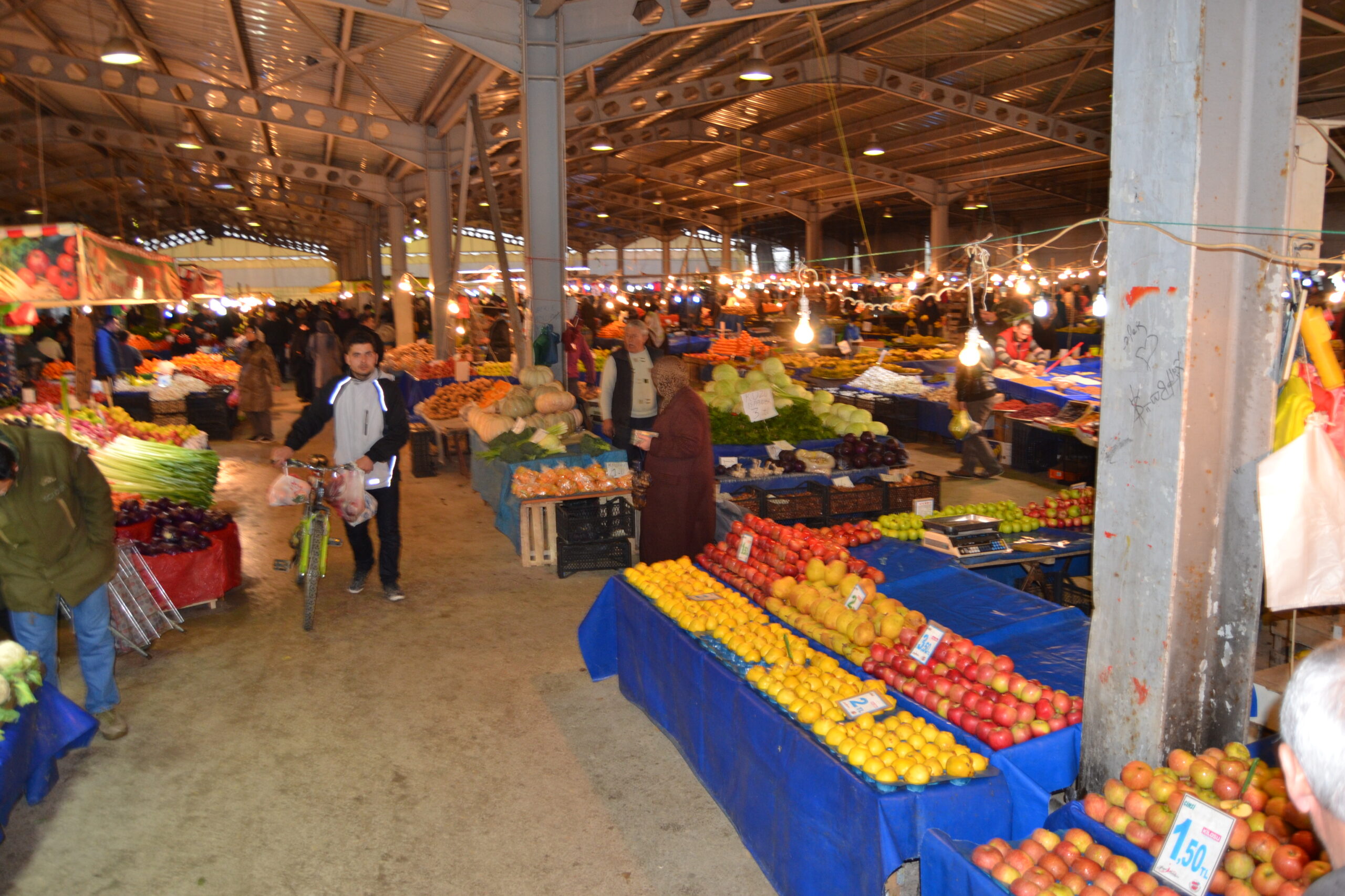Pazar fiyatları el yakmaya devam ediyor