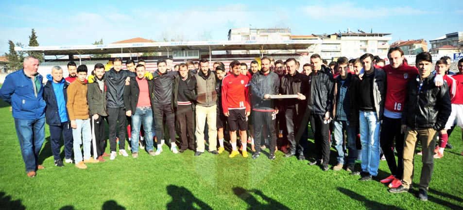 Taraftardan İnegölspor’a moral ikramı