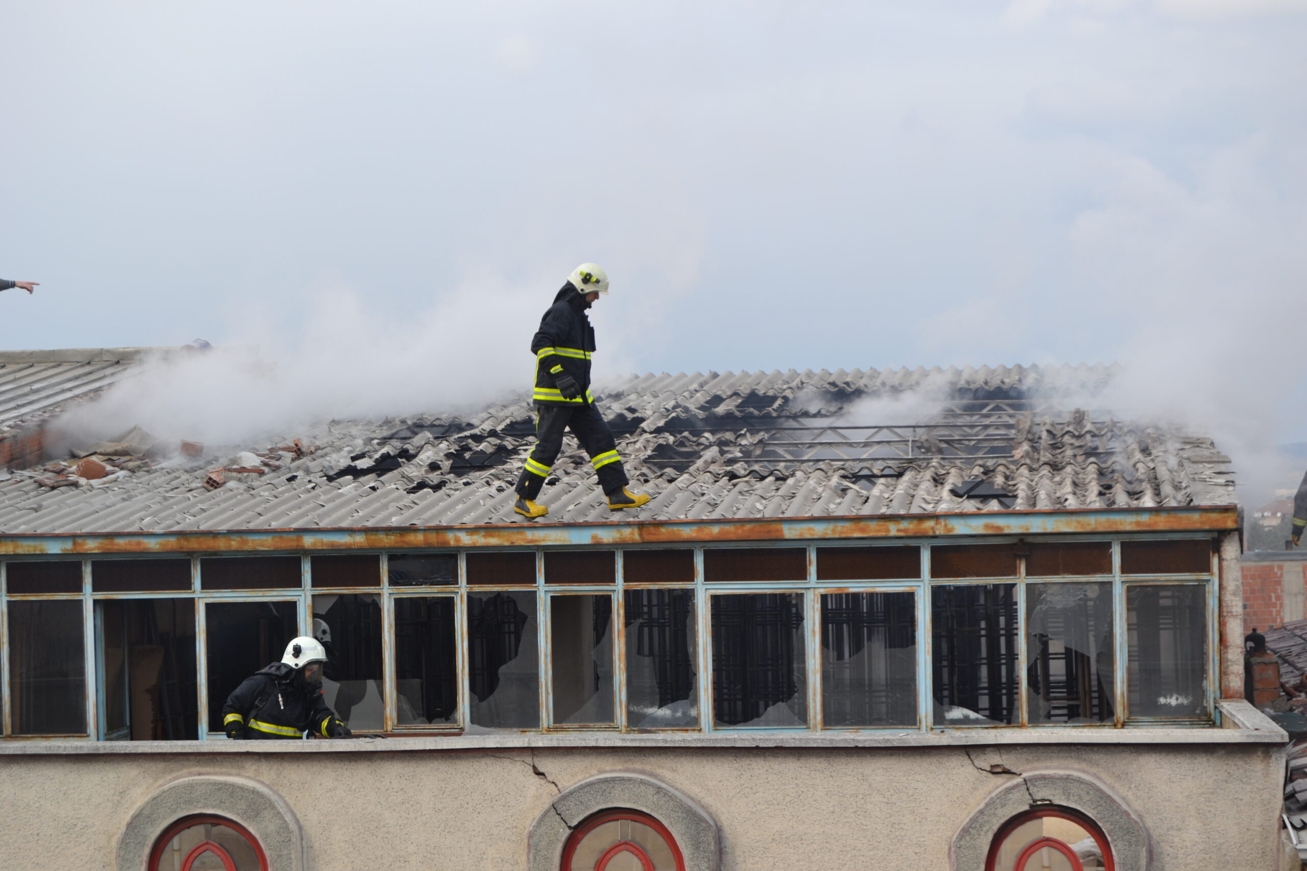 Mobilya sanayisinde korkutan yangın