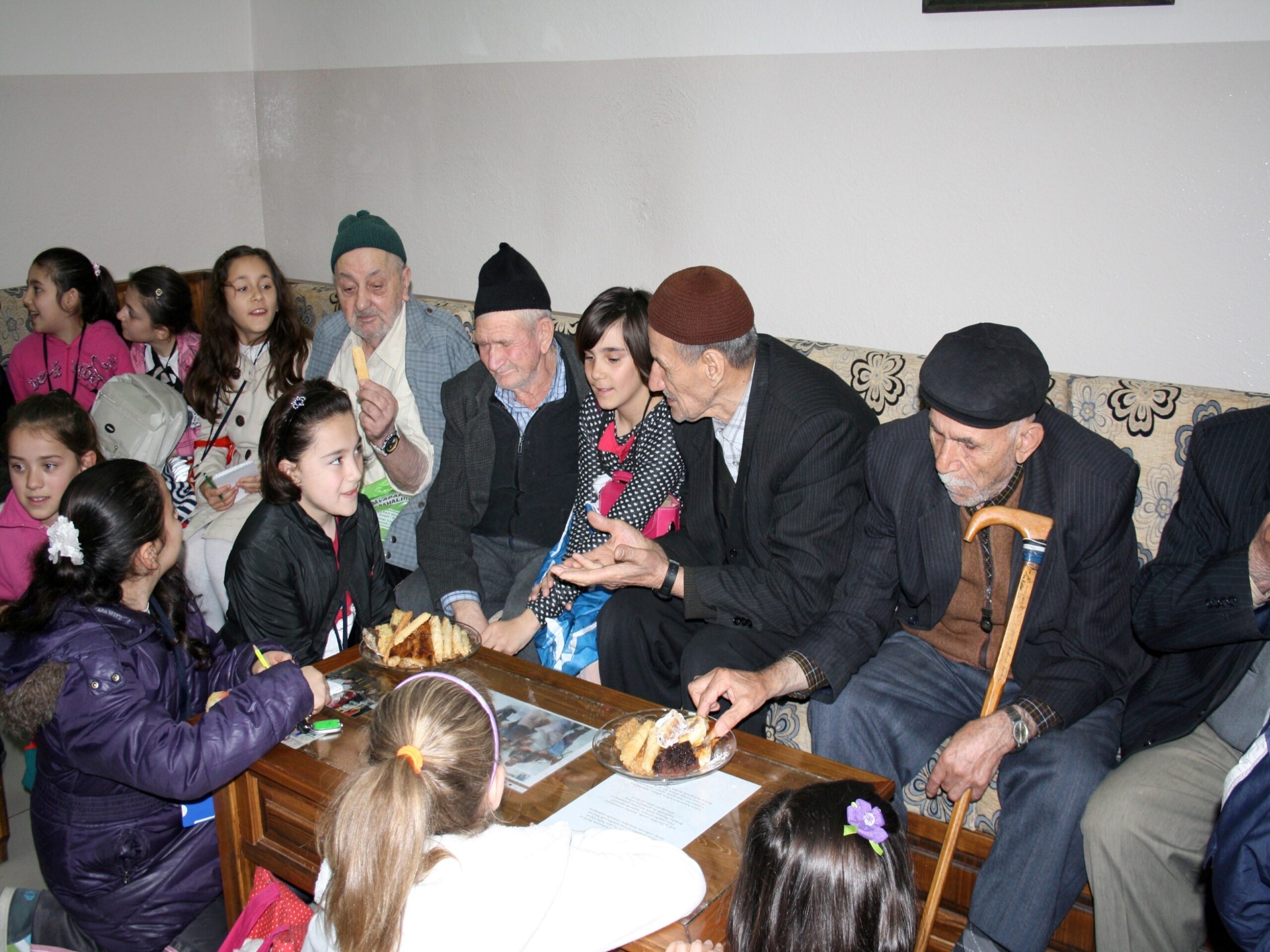 İnegöl Halkı yaşlılarını unutmadı