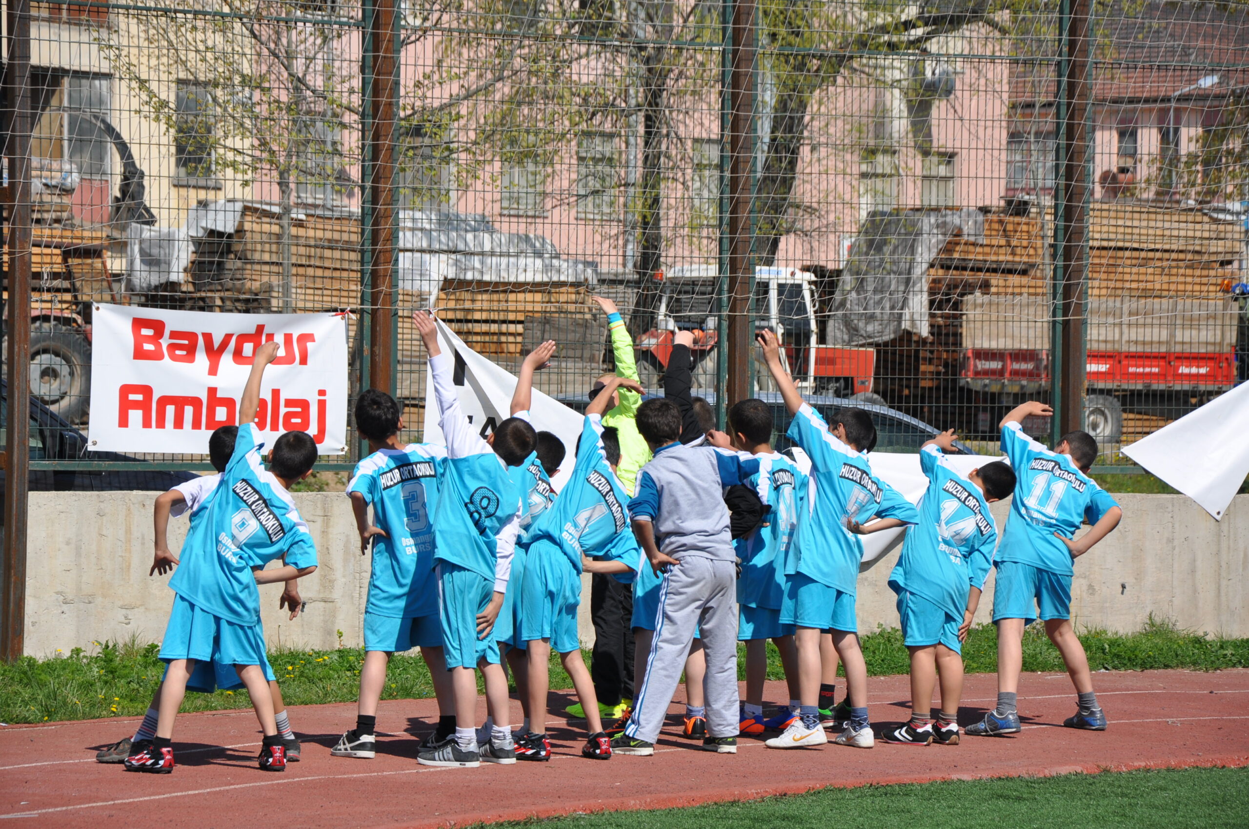 4. Sınıflar sahaya iniyor