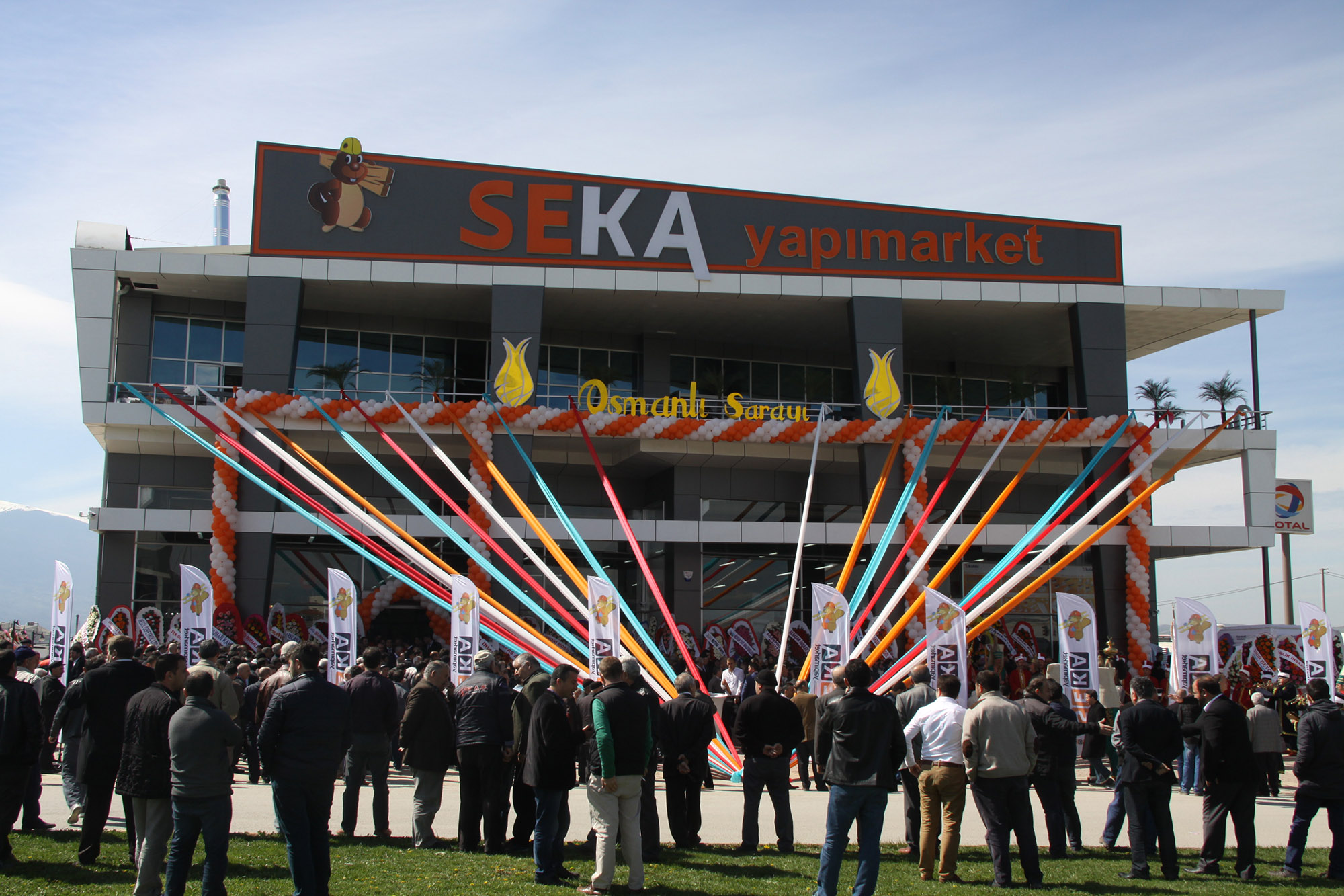 Seka Yapı Market hizmette