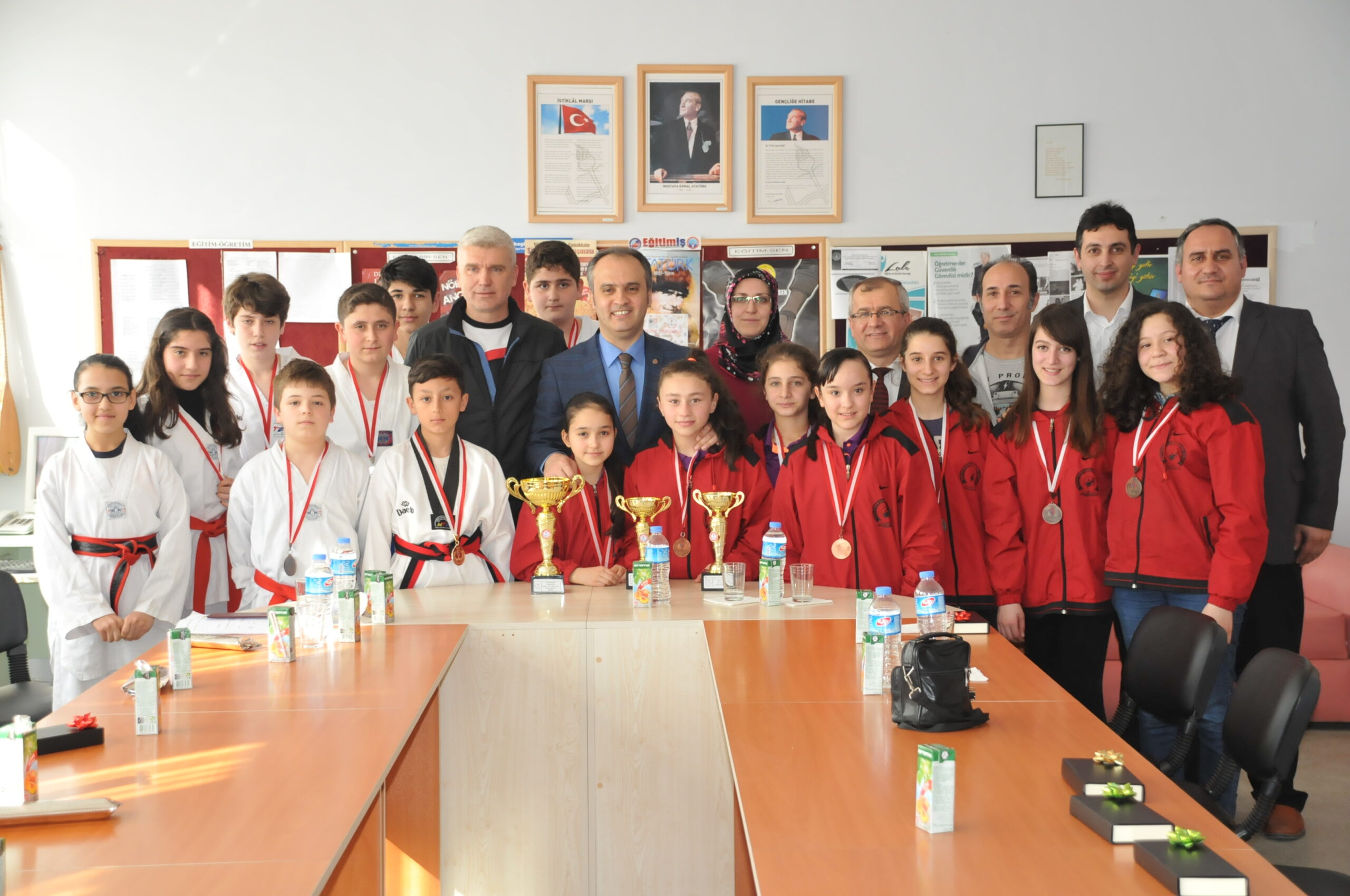 Aktaş, başarılı öğrencileri ödüllendirdi