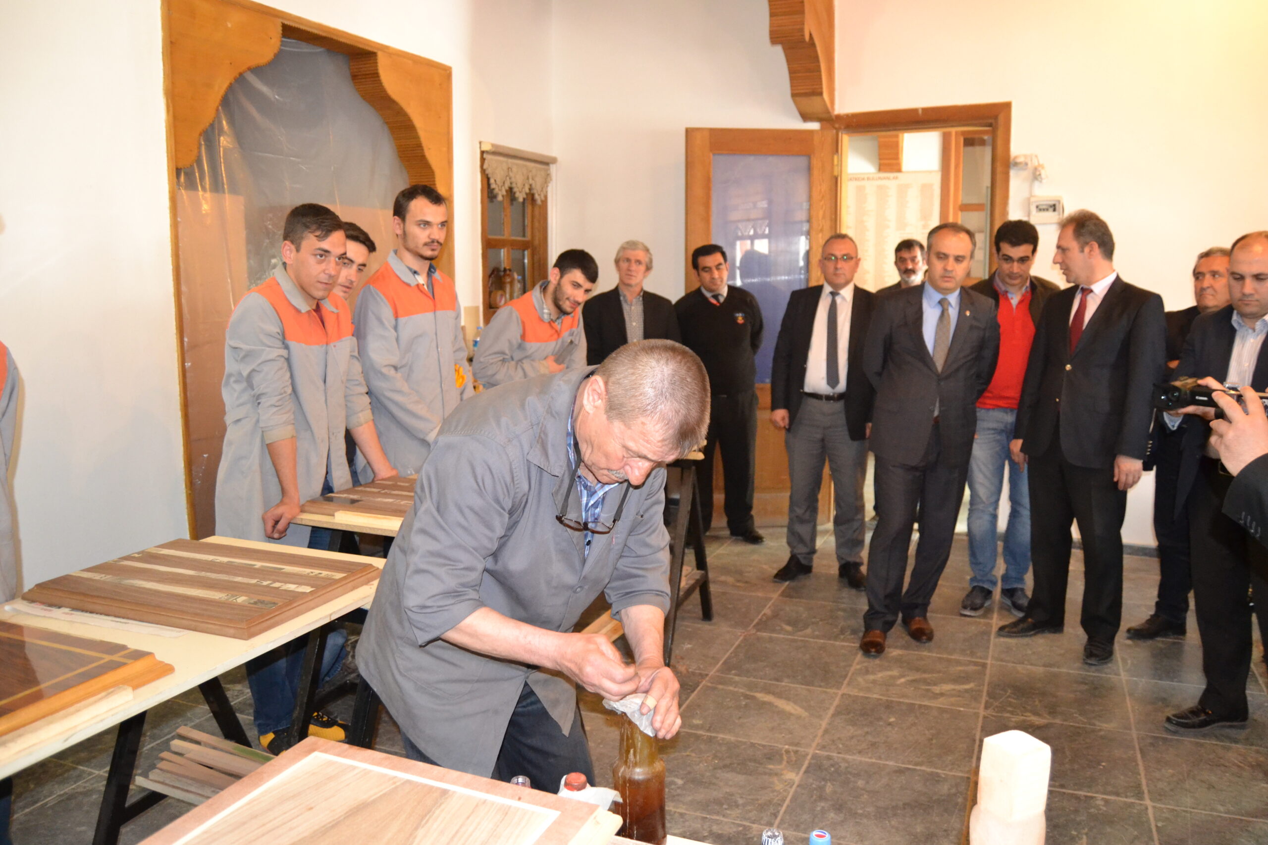 Öğrenciler mobilyacılığın eski tekniklerini öğrendi