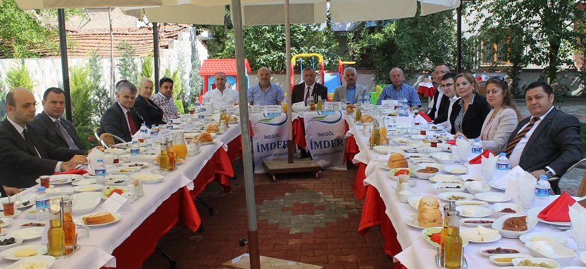 Müteahhitler ve Müdürler kahvaltıda bir araya geldi