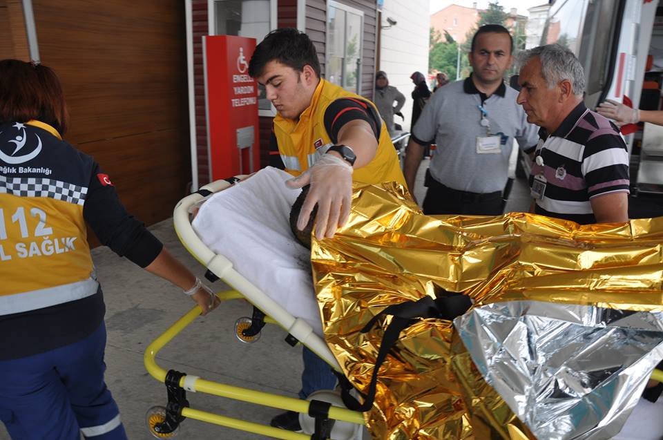 Benzin döküp kendini yaktı