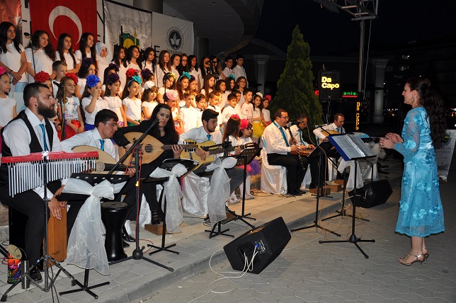 Çocuk ve gençlerden muhteşem konser