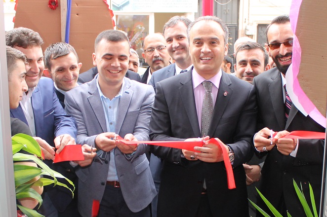 Neon hizmete açıldı