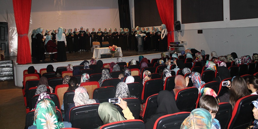 Kuran Kursu öğrencilerinden hatim programı