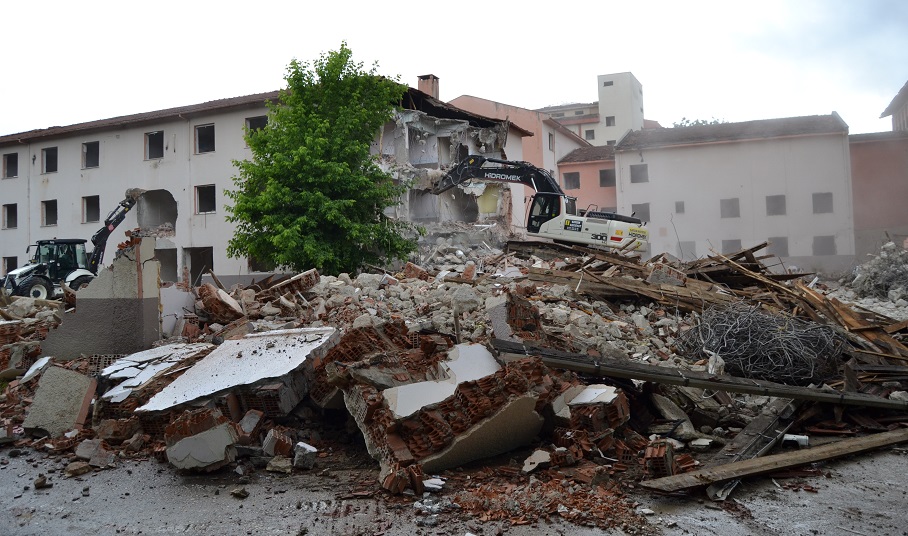 İnegöl büyük bir meydan kazanıyor