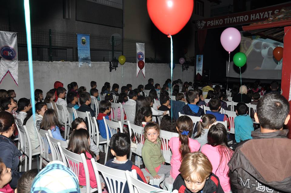 Açık hava sinema günlerine yoğun ilgi