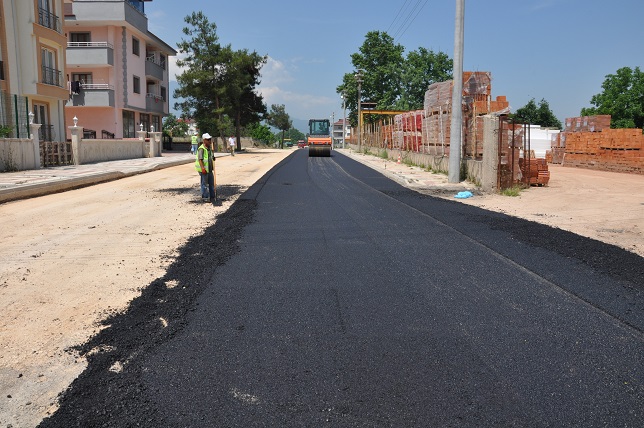 Asfalt çalışmaları devam ediyor