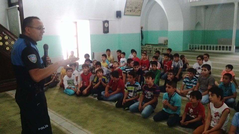 Polis’ten öğrencilere eğitim