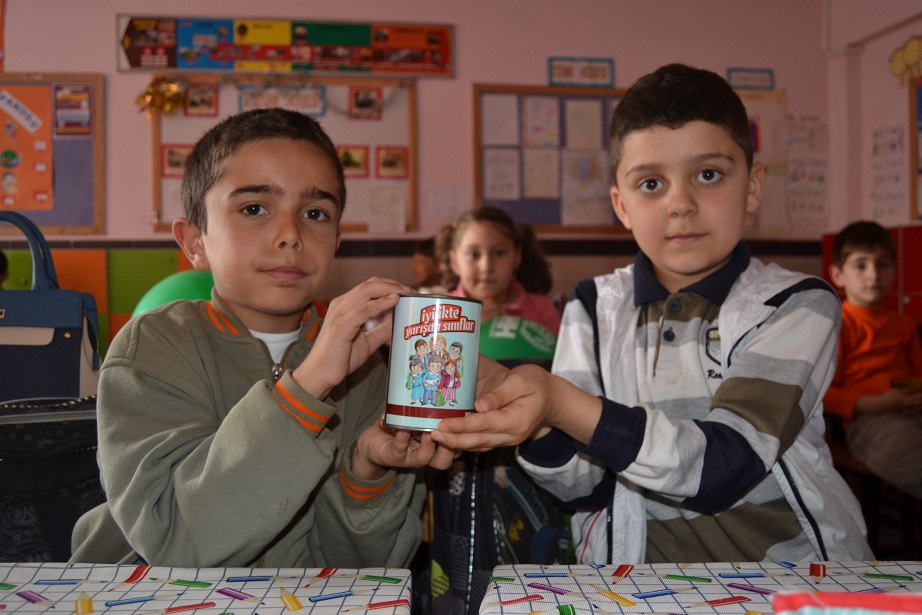 Miniklerden yardım eli