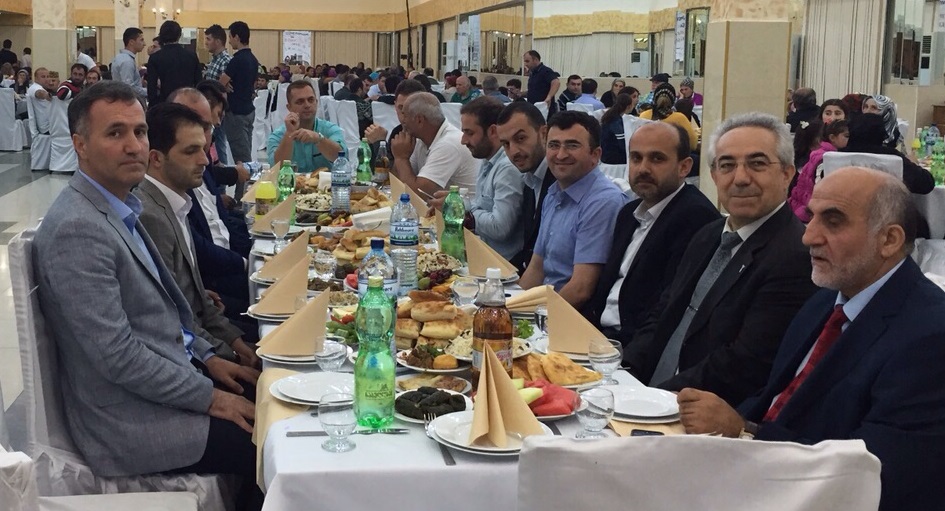 Kardeşlik iftar sofralarında pekişiyor