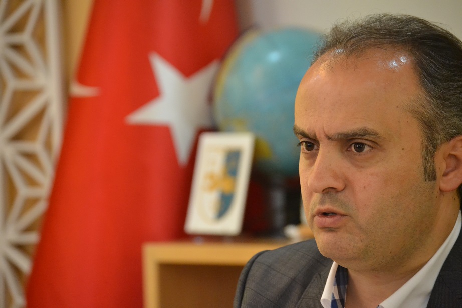 HUZUR MAHALLESİNDE  KALDIRIM İŞGALİ Mİ VAR?