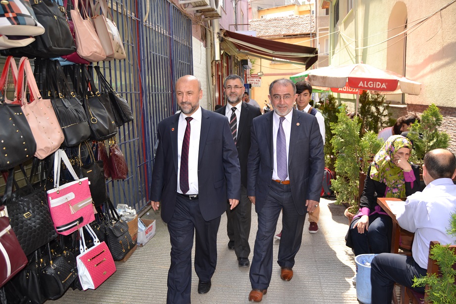 “Bayraklarımızı kesiyorlar, AK Parti’yi kınıyorum”