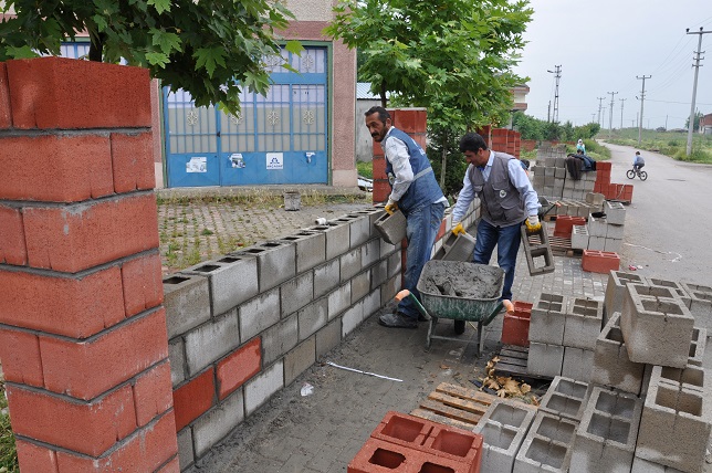 Belediye çalışıyor, camiler güzelleşiyor